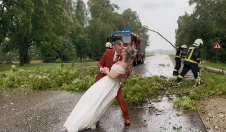 nuntă în furtună