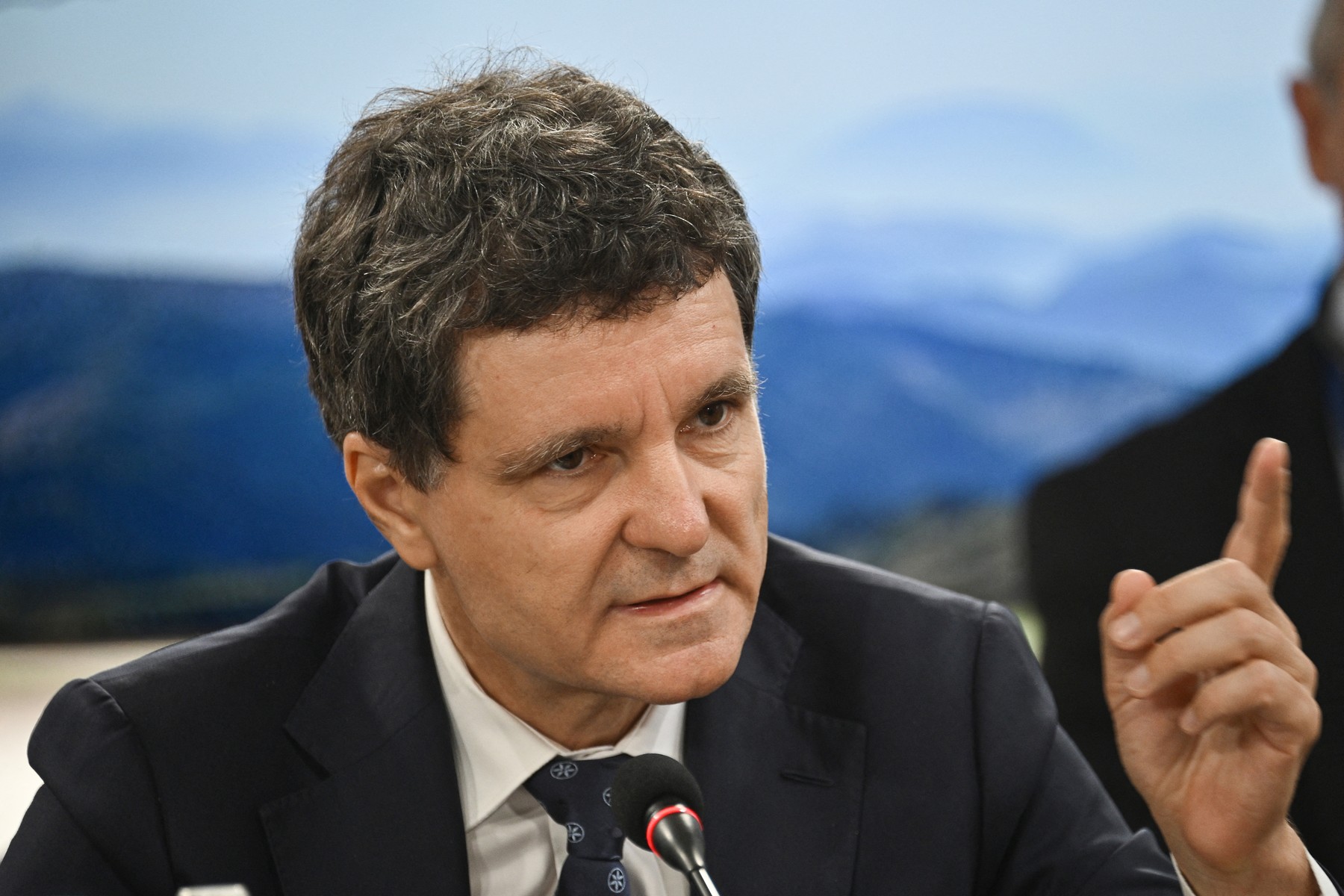 Nicușor Dan, după cele două atacuri cu armă albă în școli din România: "Este nevoie de mai multă atenţie la ce se întâmplă între copii, de intervenţie la primele semne"