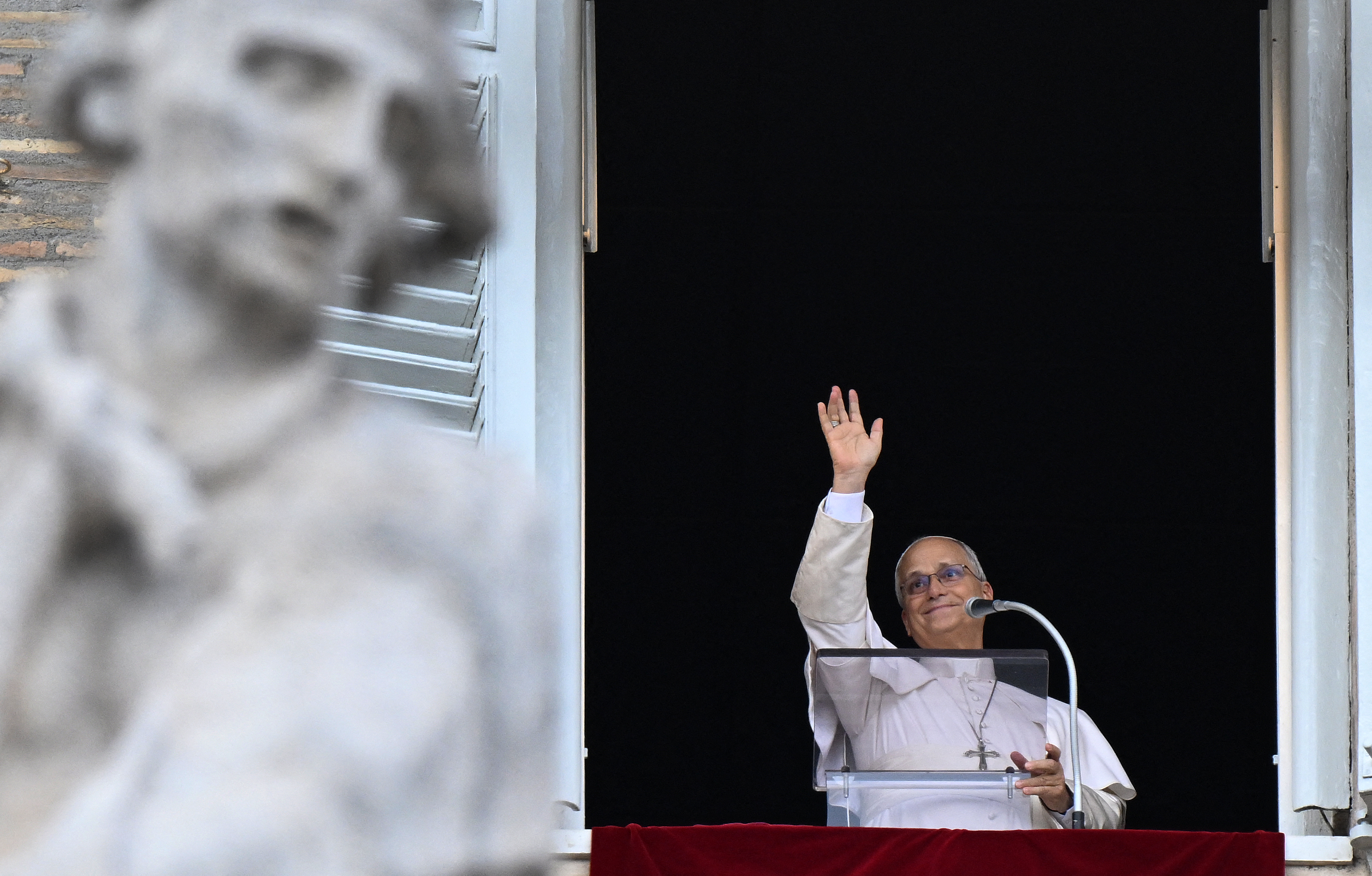 Papa Leon, primele declarații după operația pentru cancer pulmonar Ce mesaj a transmis la cinci zile de la intervenție
