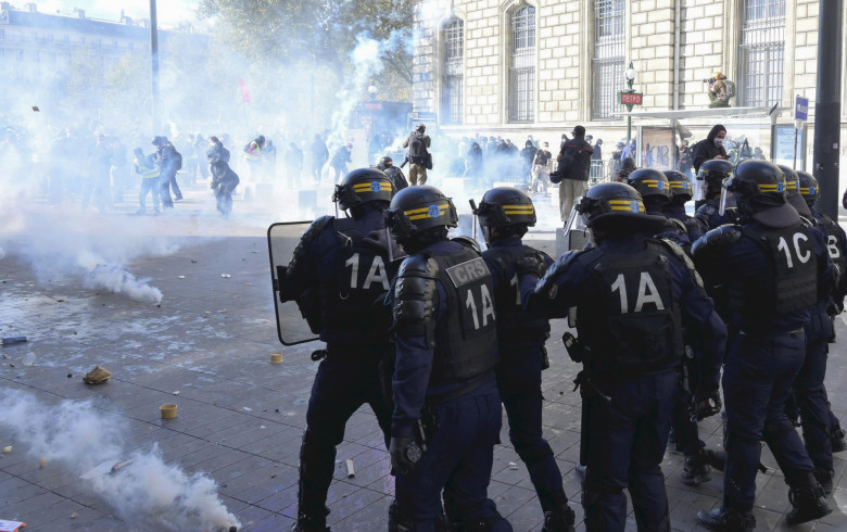France protests over high prices turn into riots