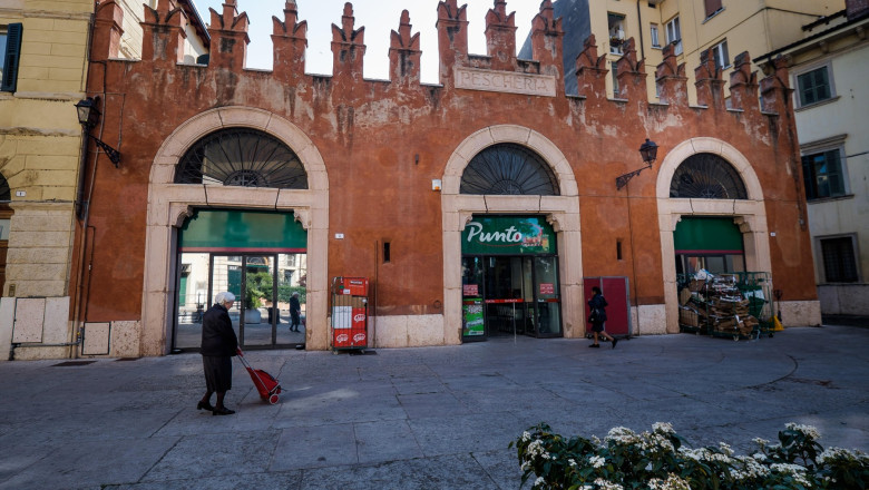 femeie in varsta, italia