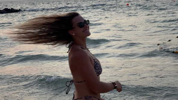 Aryna Sabalenka, în costum de baie, cu o avere pe deget. Inelul de logodnă de 12 carate a atras toate privirile pe plajă