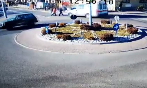 Ambulanță lovește pietoni în Câmpina