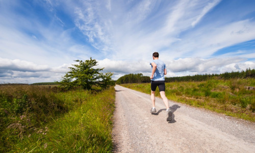 Bărbat aleargă, jogging, exerciții fizice, stil de viață sănătos, mișcare, alergare, sport