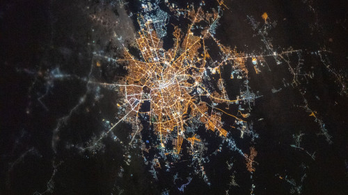 Bucureștiul, văzut din spațiu pe timp de noapte