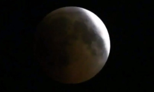 Eclipsă de Lună prin penumbră