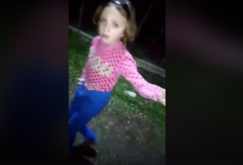 Copilă bătută de mamă, în Galați