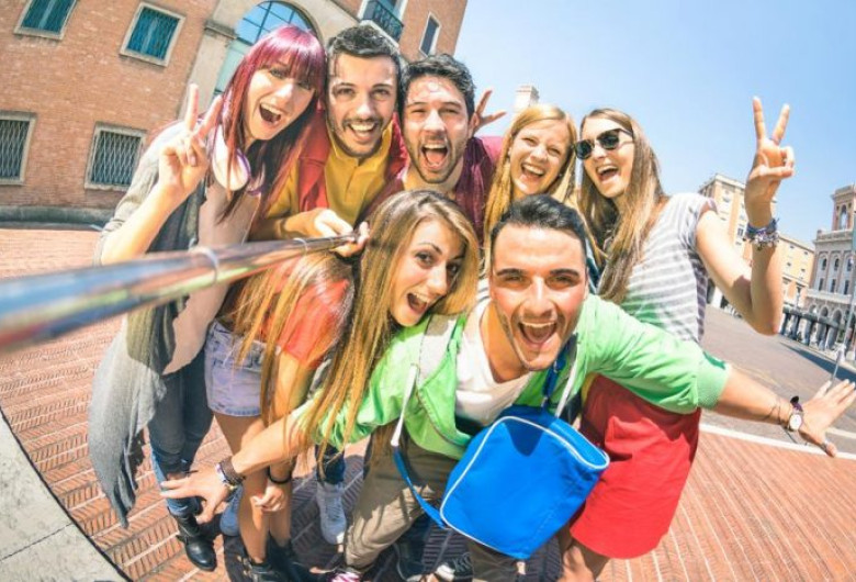 Selfie cu millenials, mileniali