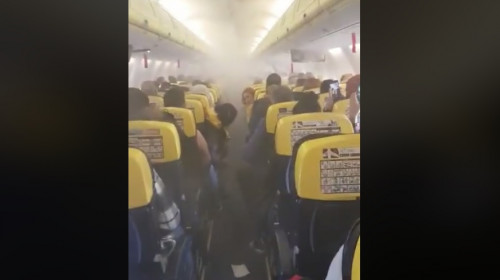 Fum în avion Ryanair