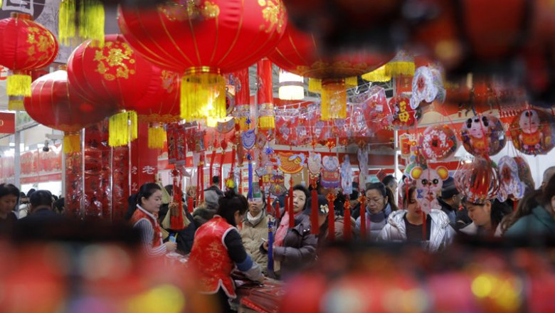 Chinezi în magazin, festivități, Anul Nou chinezesc