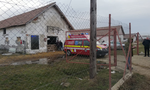 Ambulanță la o casă din Alba Iulia