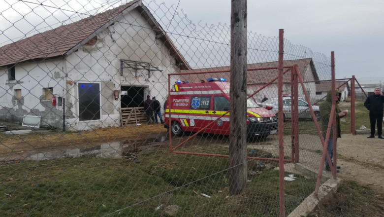 Ambulanță la o casă din Alba Iulia