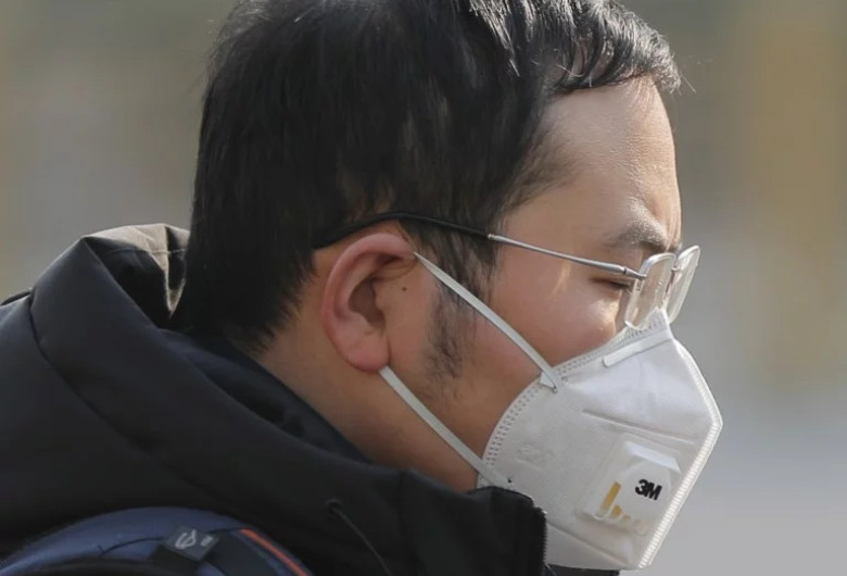 Coronavirus, chinez cu mască