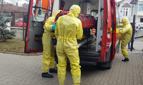 Pacientă suspectă de coronavirus, scoasă din ambulanță