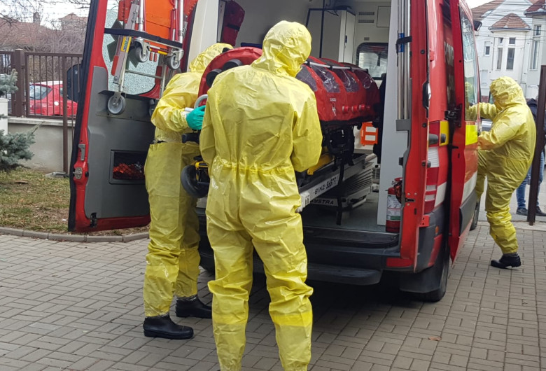 Pacientă suspectă de coronavirus, scoasă din ambulanță
