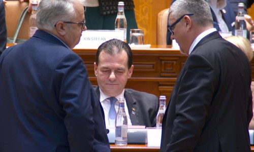 Ludovic Orban, între doi din Parlament