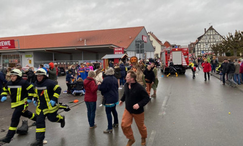 Atacator intră cu mașina într-o mulțime de oameni de la un carnaval din Germania