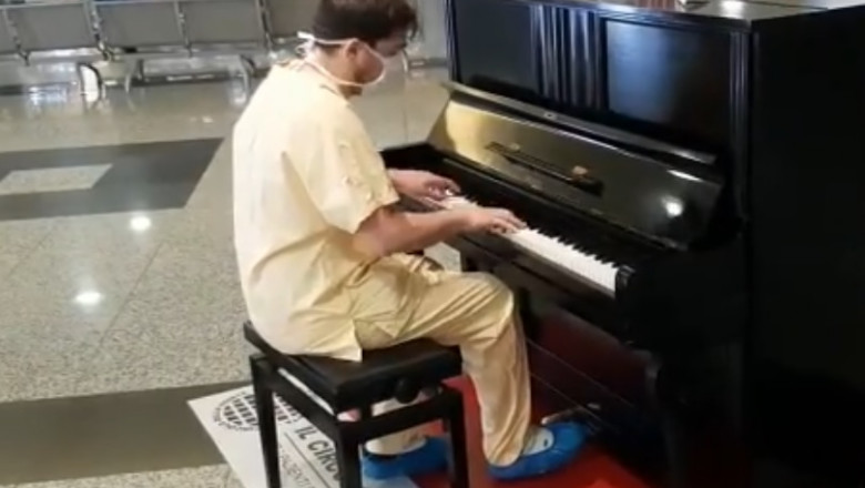 Medic cântă la pian în Italia