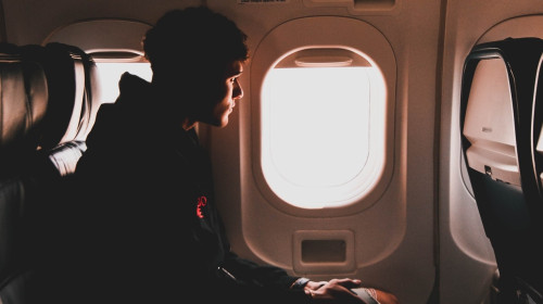 Pasager în avion, aeronavă, transport aerian, turism