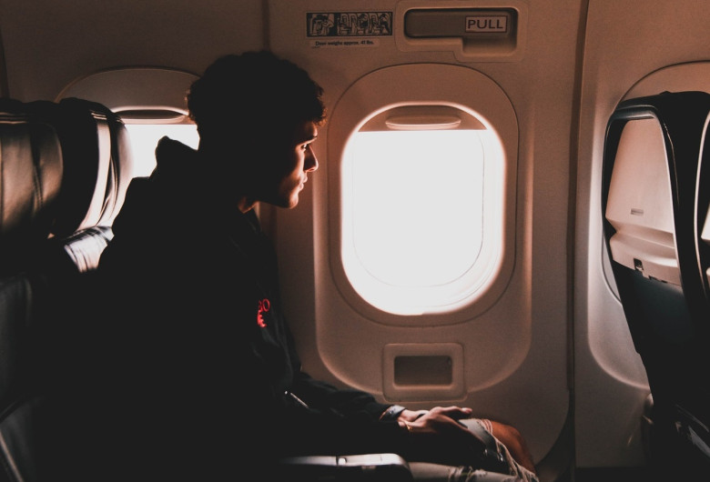 Pasager în avion, aeronavă, transport aerian, turism