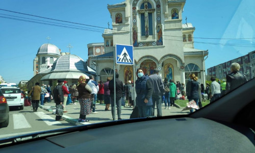 Biserică din Năvodari cu aglomerație