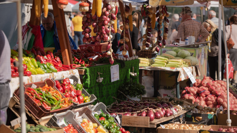 Legume și fructe într-o piață agroalimentară, mâncare, cumpărături, hrană