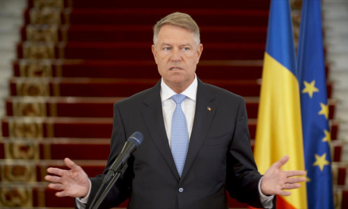 Klaus Iohanis cu mâinile deschise