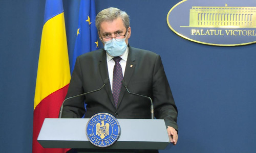 Marcel Vela cu mască de protecție pe față, la Guvern