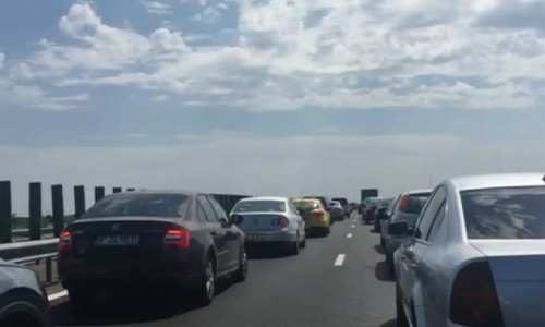 Aglomerație pe Autostrada Soarelui, trafic îngreunat, mașini, auto