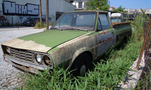 Mașină abandonată, rablă, auto