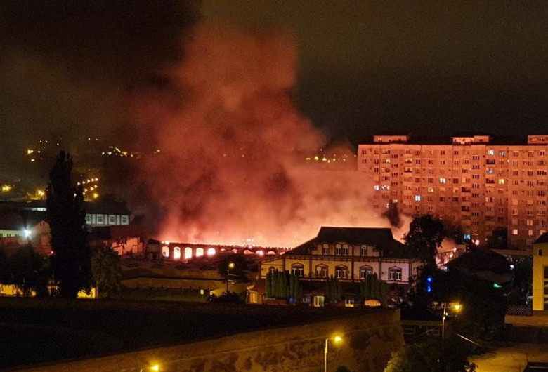 Incendiu puternic la Piața Cetate din Oradea
