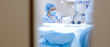 Doctori, asistente, cadre sanitare în spital, la Terapie Intensivă, coronavirus, COVID-19