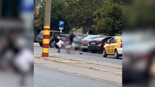 Taximetrist bătut de doi tineri