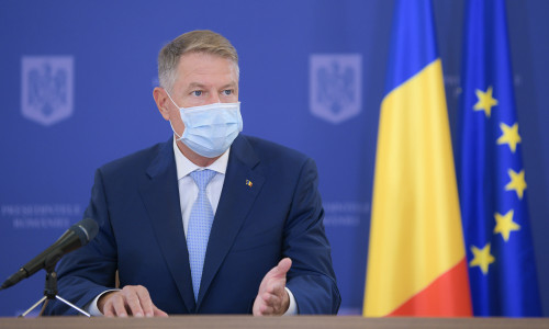 klaus-iohannis-cu-masca