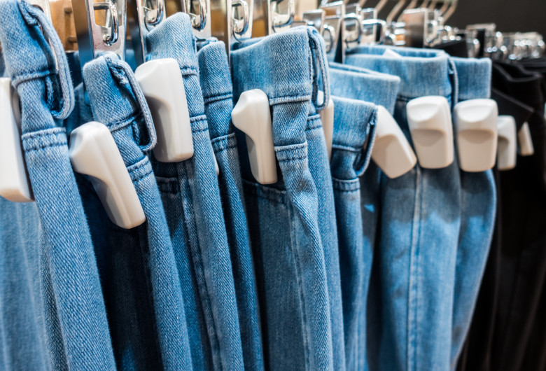 Blugi, haine cu siguranță de plastic, furt din magazine, alarmă, pantaloni, cumpărături, shopping