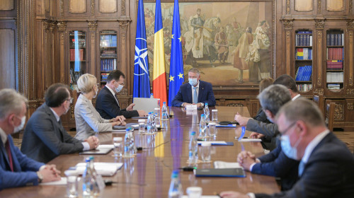 Ședință de lucru între Klaus Iohannis, Ludovic Orban și miniștrii