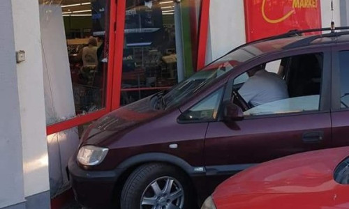 Mașină intrată în magazinul Penny Galați