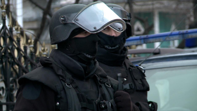 Jandarmi, forțe de ordine, clanuri, infracționalitate, percheziții