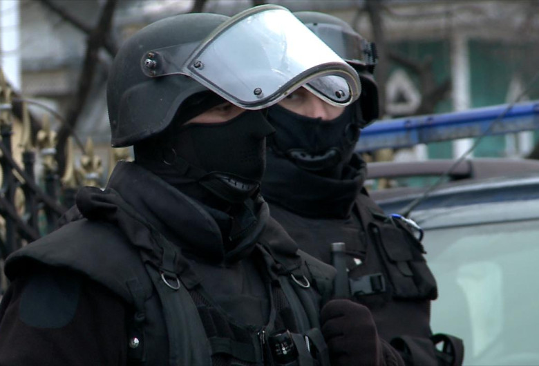 Jandarmi, forțe de ordine, clanuri, infracționalitate, percheziții
