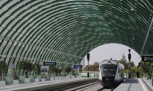 Tren Gara de Nord - Otopeni, CFR, feroviar
