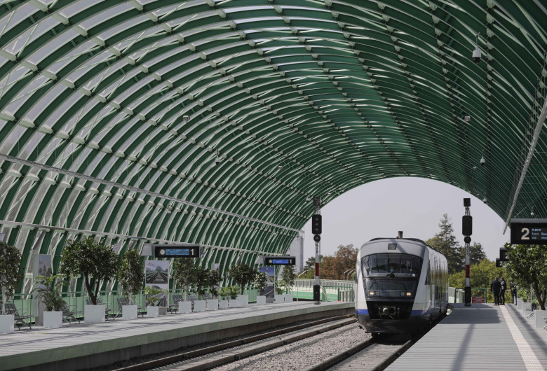 Tren Gara de Nord - Otopeni, CFR, feroviar