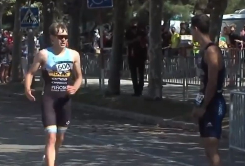 Atleți la un triatlon din Barcelona