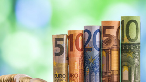 Euro în creștere, bani, curs valutar
