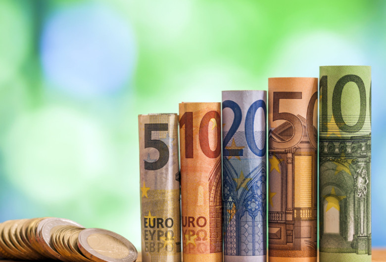 Euro în creștere, bani, curs valutar