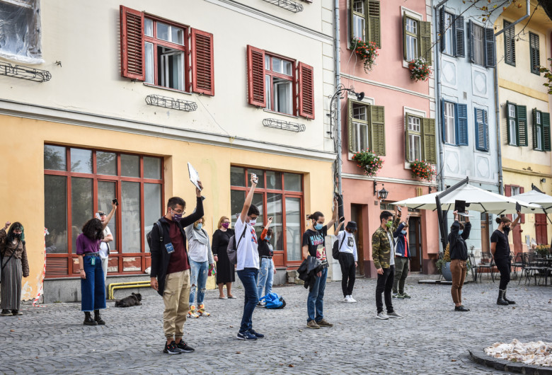 Flash mob cu elevi din Sibiu