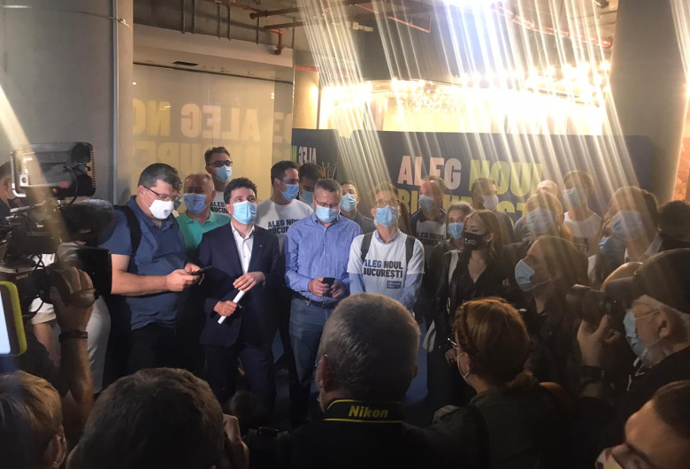 Nicușor Dan la sediul de campanie pentru alegerile locale