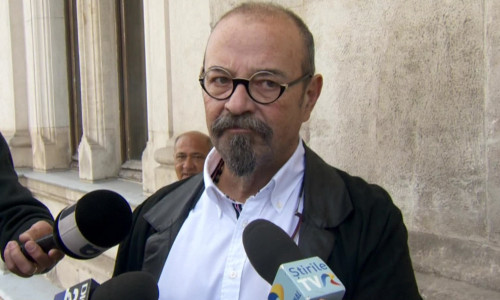 Cristian Popescu Piedone se strâmbă