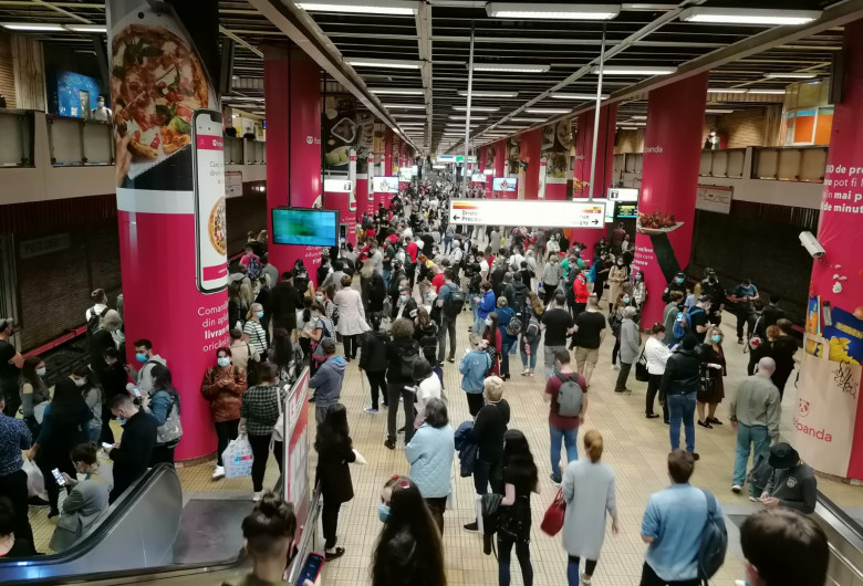 aglomeratie metrou unirii sursa WhatsApp Silviu 071020 (6)