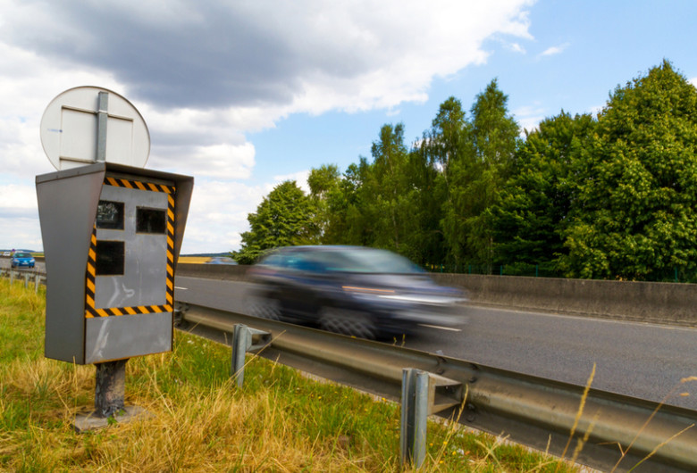 Viteză excesivă, șofer, mașină, auto, condus iresponsabil, accelerație