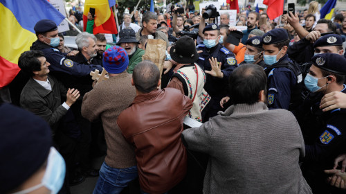 Protest antimască în Piața Universității